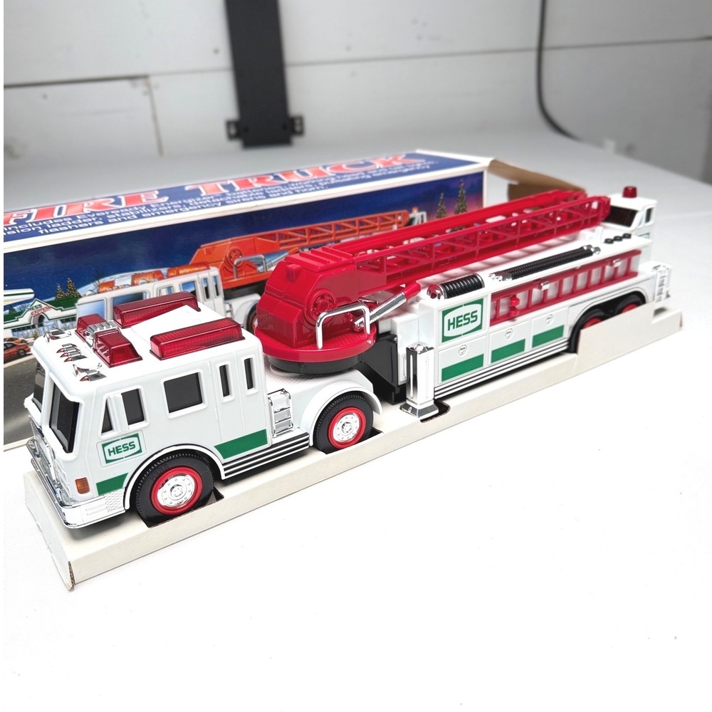 2000 Hess Fire Truck Collectible Vintage Toy  w/ BOX- BRAND NEW